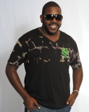 Embroidered Gye Nyame V-neck T-shirt
